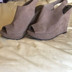 Carlos Santana Platform wedge